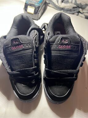 Globe Kids Sabre Series Impact Cintrol System Black Sneakers Size 8 Kids
